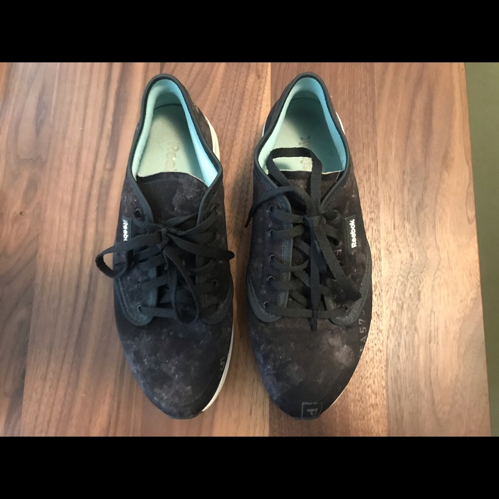 Reebok casual black shoes - Picture 2 of 2